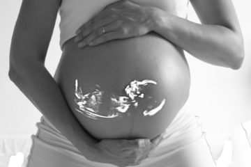 une femme enceinte va bientôt devenir parent